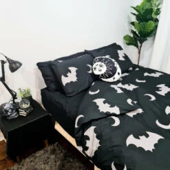 Brand new 😀 HELLS BLANKETS Bats Creature Of The Night | KING QUILT SET* ❤️ 18 Brand new 😀 HELLS BLANKETS Bats Creature Of The Night | KING QUILT SET* ❤️ -Spooky Stuff Store 20210708 185601 0d266efd 9fc4 49e3 b3f2 fb8157e53d9a 700x700