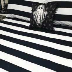 Flash Sale ⭐ HELLS BLANKETS Beetlejuice Showtime Creeps | KING QUILT SET 🥰