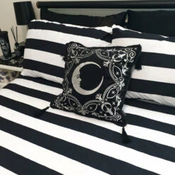 Flash Sale ⭐ HELLS BLANKETS Beetlejuice Showtime Creeps | KING QUILT SET 🥰 -Spooky Stuff Store Hells Blankets Showtime Creeps Quilt Set 11 91a03ec0 d76f 4385 85b8 513bfe9a06e8 700x700
