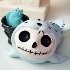 Brand new ๐งจ FURRYBONES Gothic Homewares Rollie | FIGURE โ