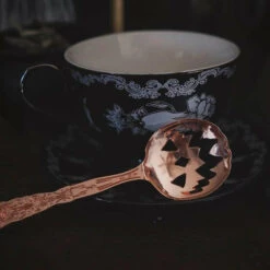 Outlet 💯 LIVELY GHOSTS Gothic Homewares Haunted Hallows [Rose Gold] | TEA SPOON 🛒 -Spooky Stuff Store lively ghosts haunted hallows rose gold tea spoon set 2 7bb48f21 49ff 4335 a2fb ad4df283471e 700x700