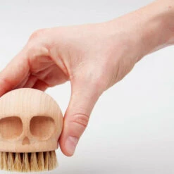 Deals ❤️ SUCK UK Gothic Homewares Skull | BRUSH ⌛ -Spooky Stuff Store suck uk skull brush 3 b6ff0d94 1c9e 47a3 9caa 239068534dec 700x700