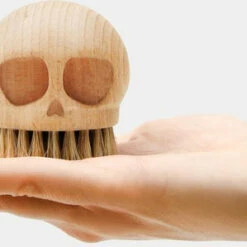 Deals ❤️ SUCK UK Gothic Homewares Skull | BRUSH ⌛ -Spooky Stuff Store suck uk skull brush 4 cb08bcaf b78e 48d1 b2d2 775c93c6e06e 700x700